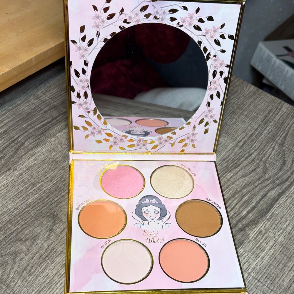 🌵5 for $20🌵Disney Princess Complexion Palette - Blush, Bronzer, Highlighter